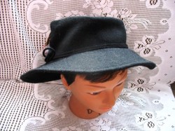 BLACK WOOL KATES FELT BRIM HAT, SIDE FEATHERS,TAG IN STOCK